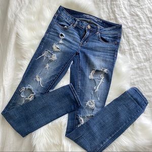[American Eagle] Distressed denim